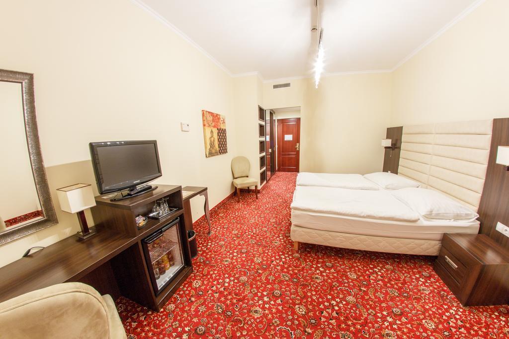 Hotel Kristaly Imperial Tata Eksteriør bilde