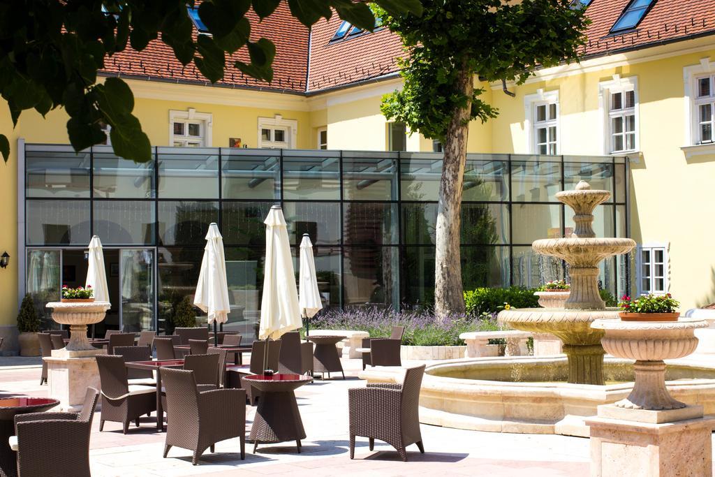 Hotel Kristaly Imperial Tata Eksteriør bilde